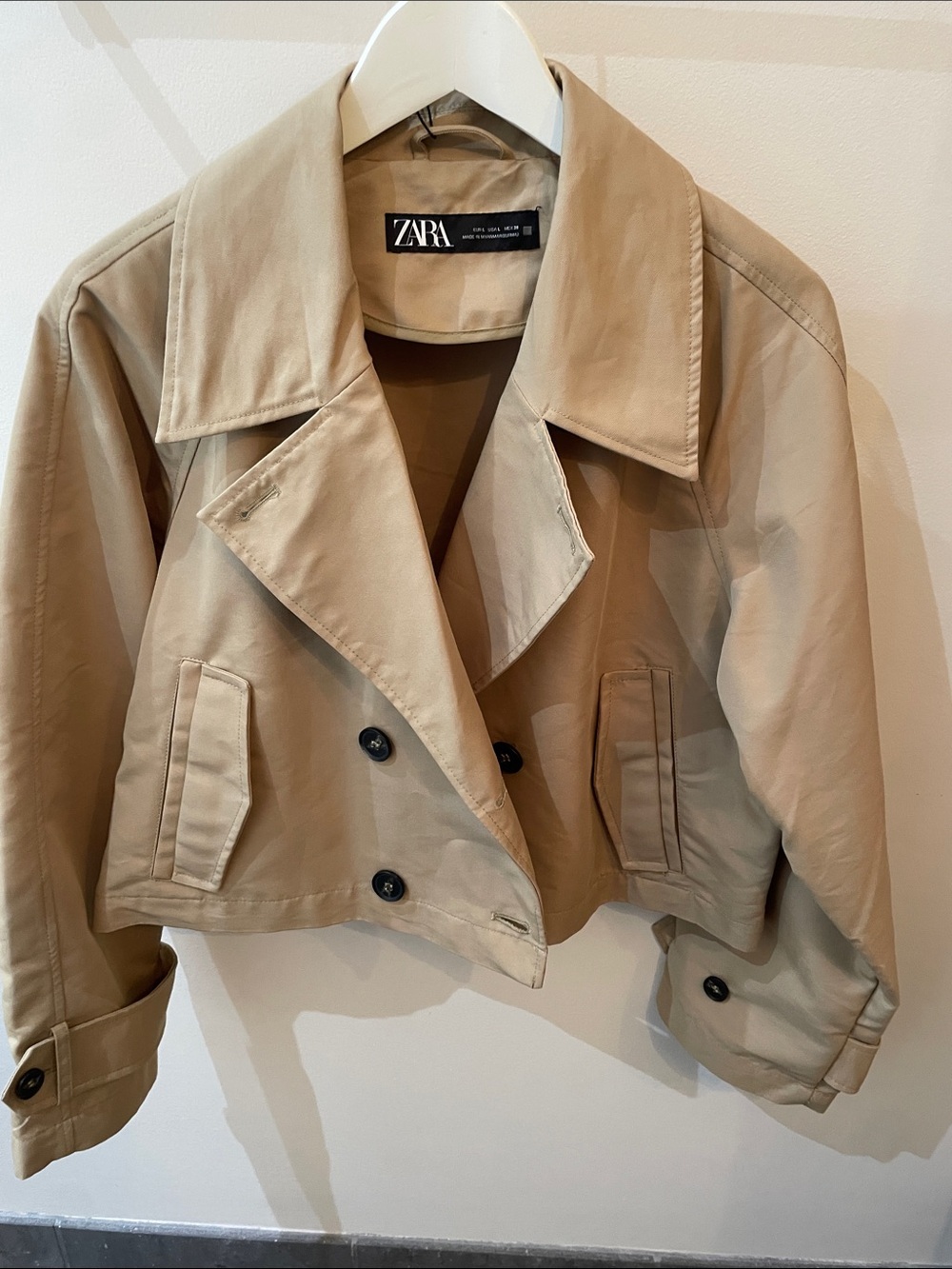 ZARA Cropped Trench Coat in Beige - Picture 4 of 16